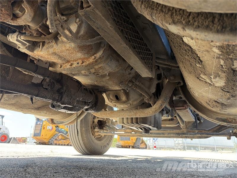 Western Star 4900 6x4 T/A Day Cab Truck Tractor وحدات الجر