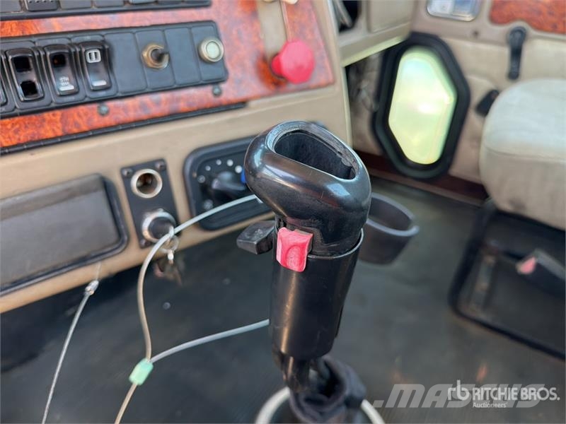 Western Star 4900 6x4 T/A Day Cab Truck Tractor وحدات الجر