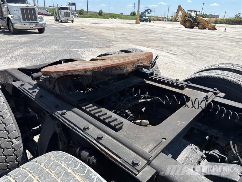 Western Star 4900 6x4 T/A Day Cab Truck Tractor وحدات الجر