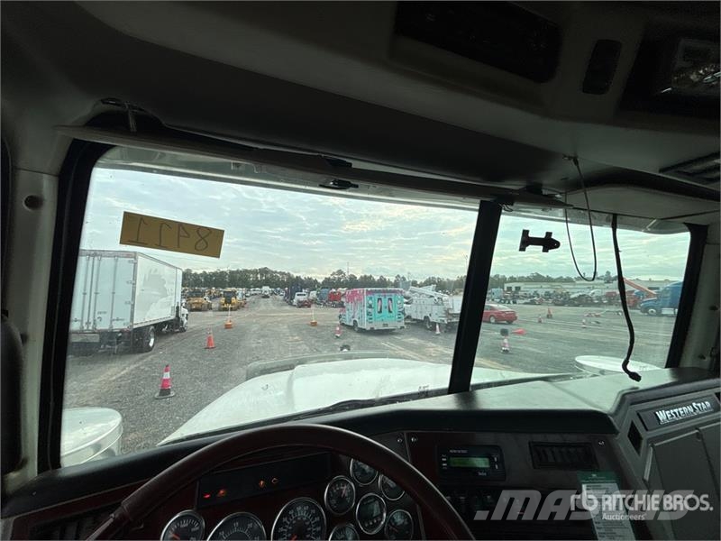 Western Star 4900 6x4 T/A Day Cab Truck Tractor Traktorske jedinice