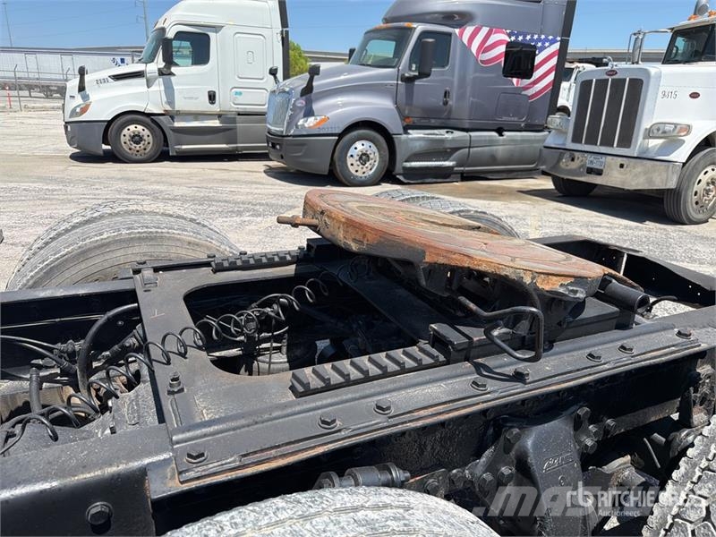 Western Star 4900 6x4 T/A Day Cab Truck Tractor وحدات الجر