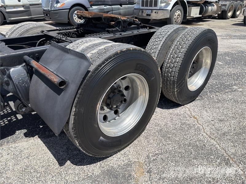 Western Star 4900 6x4 T/A Day Cab Truck Tractor وحدات الجر