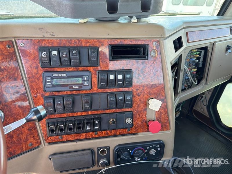 Western Star 4900 6x4 T/A Day Cab Truck Tractor وحدات الجر