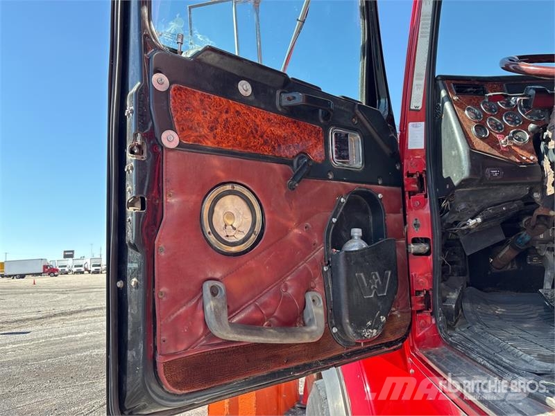 Western Star 4900 8x6 Sleeper Tow Truck レッカー車
