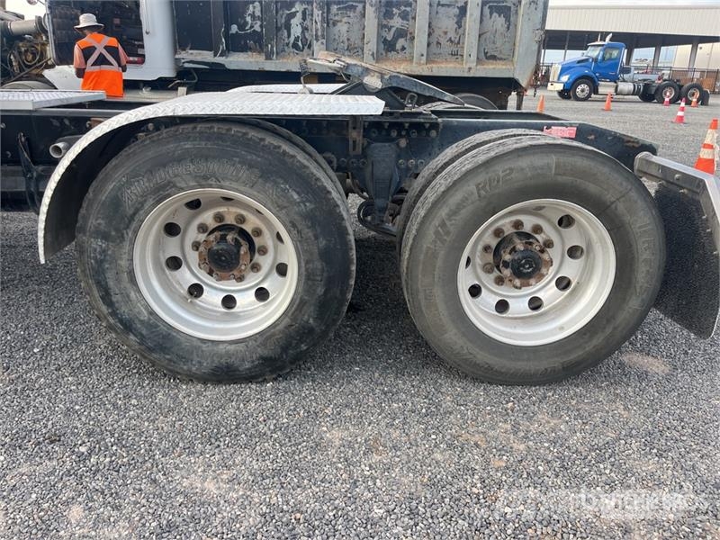 Western Star 4900SA 6x4 T/A Sleeper Truck Tractor (Inoperable) Влекачи