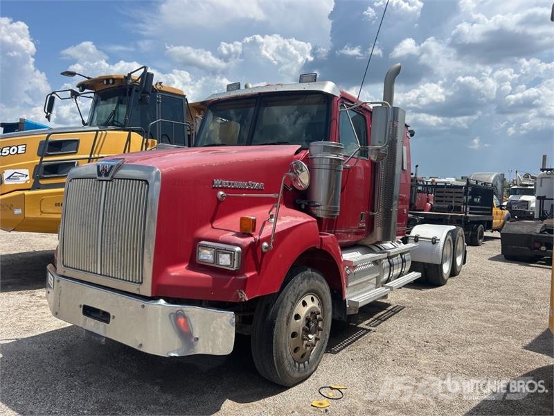 Western Star 4900SA 6x4 T/A Sleeper Truck Tractor (Inoperable) Влекачи