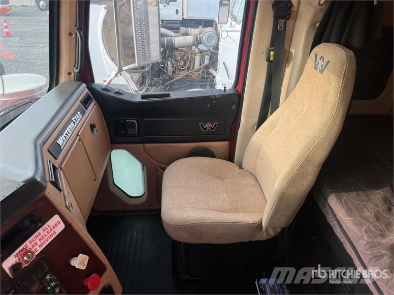 Western Star 4900SA 6x4 T/A Sleeper Truck Tractor (Inoperable) Влекачи