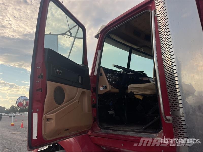 Western Star 4900SA 6x4 T/A Sleeper Truck Tractor (Inoperable) Влекачи