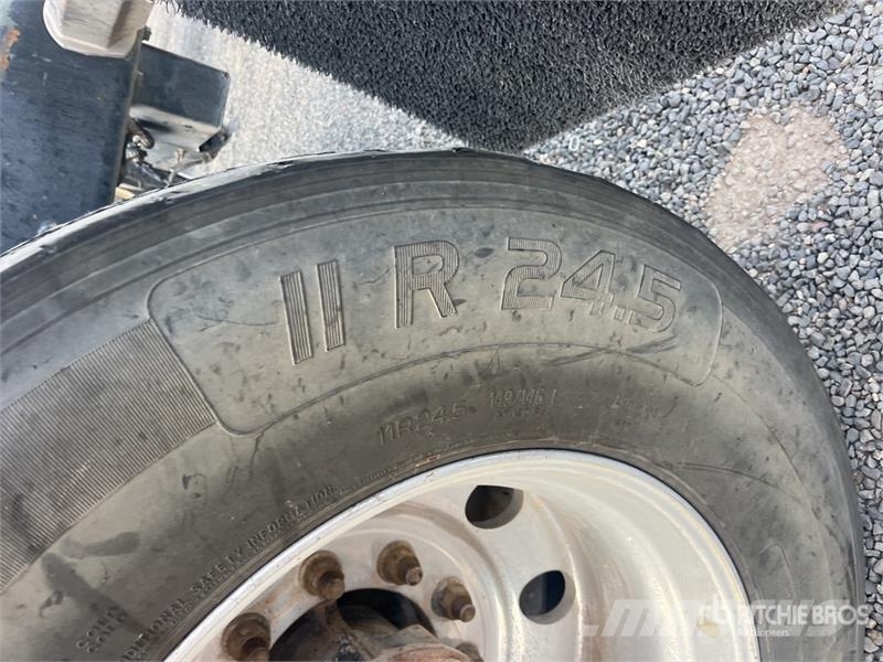 Western Star 4900SA 6x4 T/A Sleeper Truck Tractor (Inoperable) Влекачи
