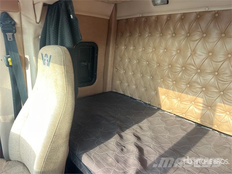 Western Star 4900SA 6x4 T/A Sleeper Truck Tractor (Inoperable) Влекачи
