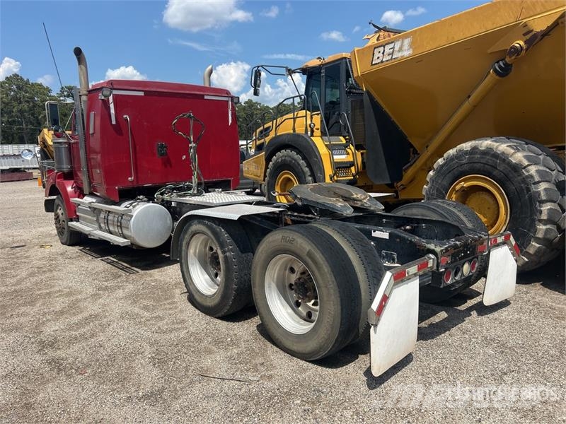 Western Star 4900SA 6x4 T/A Sleeper Truck Tractor (Inoperable) Влекачи