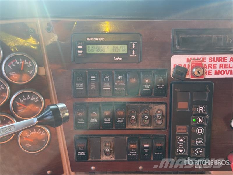 Western Star 4900SA 6x4 T/A Sleeper Truck Tractor (Inoperable) Влекачи