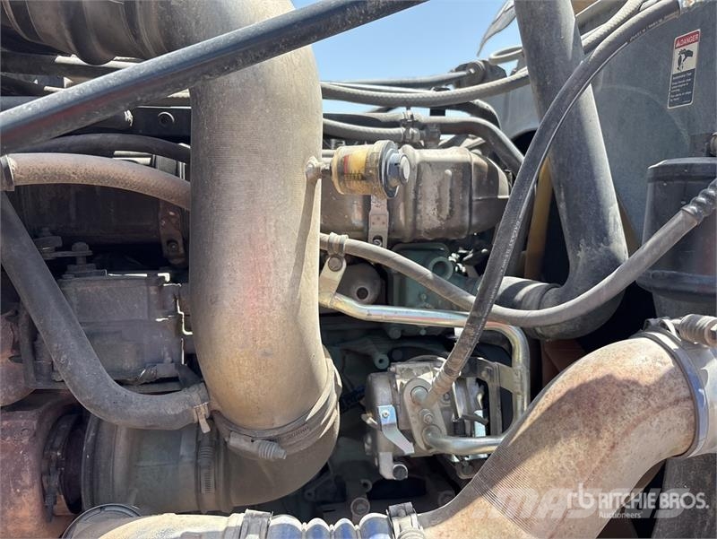 Western Star 4900SA 8x4 Tri/A Day Cab Truck Tractor Dragbilar