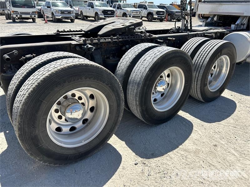 Western Star 4900SA 8x4 Tri/A Day Cab Truck Tractor Dragbilar