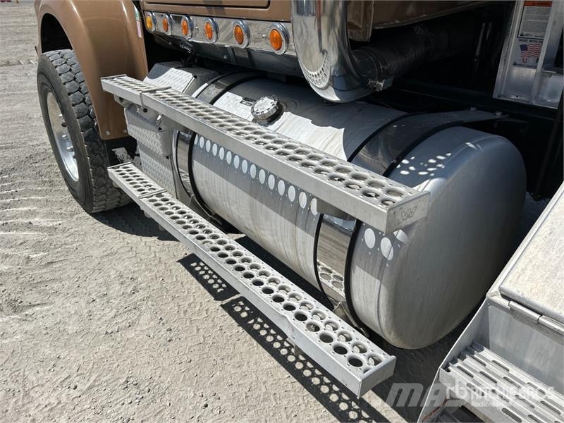 Western Star 4900SA 8x4 Tri/A Day Cab Truck Tractor Dragbilar