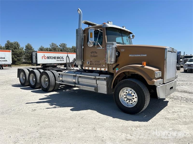 Western Star 4900SA 8x4 Tri/A Day Cab Truck Tractor Dragbilar