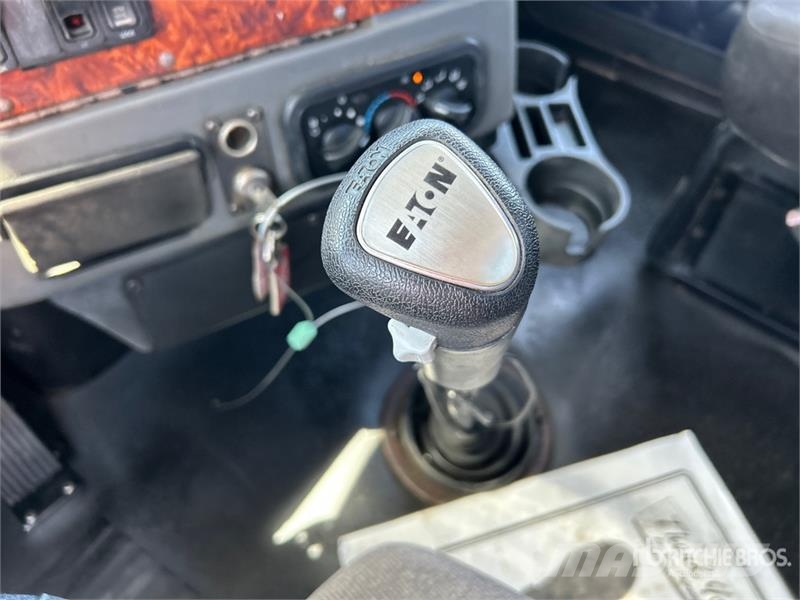Western Star 4900SA 8x4 Tri/A Day Cab Truck Tractor Dragbilar