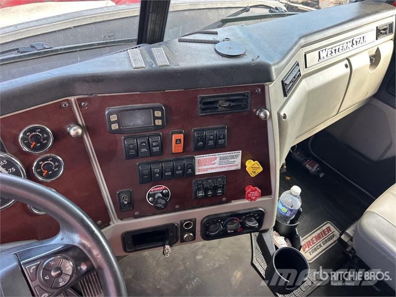 Western Star 5700 6x4 T/A Sleeper Truck Tractor Trækkere