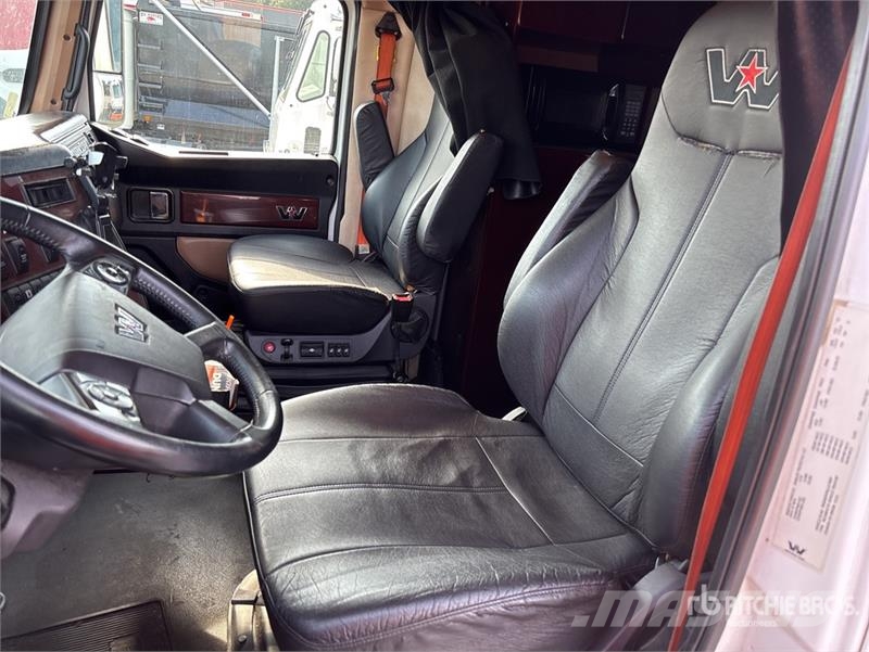 Western Star 5700XE 4x2 Van Truck Camiones con caja de remolque