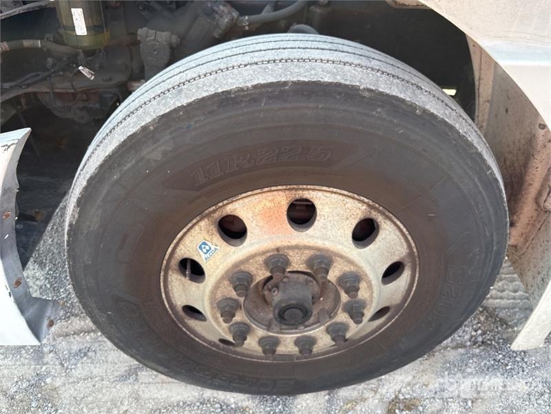 Western Star 5700XE 4x2 Van Truck Camiones con caja de remolque