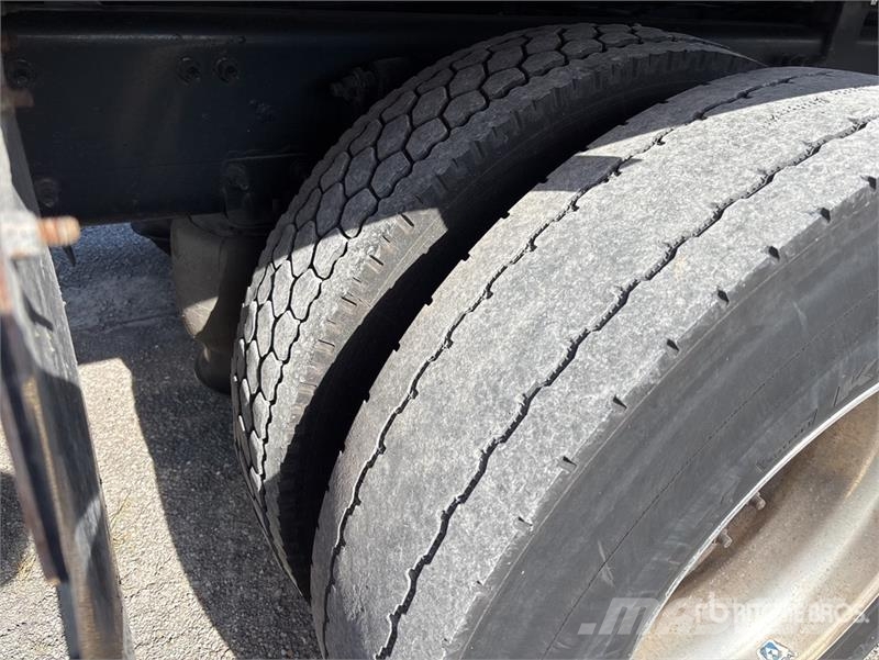 Western Star 5700XE 4x2 Van Truck Camiones con caja de remolque