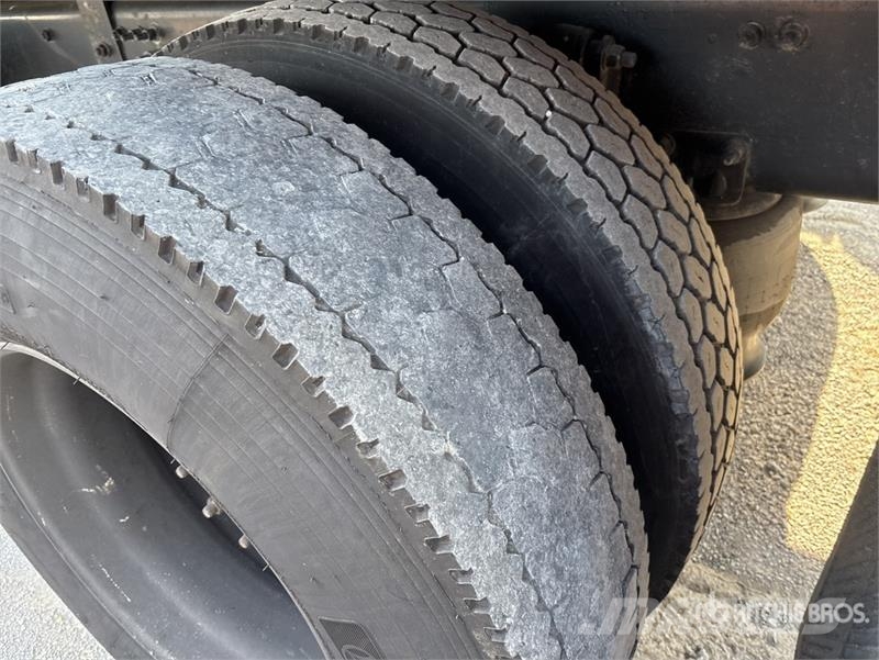 Western Star 5700XE 4x2 Van Truck Camiones con caja de remolque