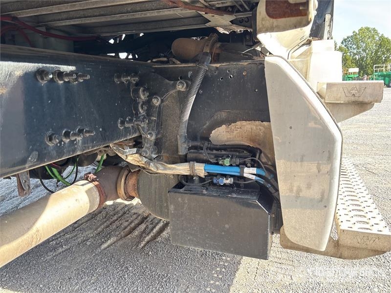 Western Star 5700XE 4x2 Van Truck Camiones con caja de remolque