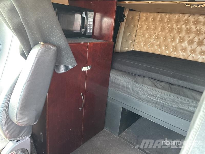 Western Star 5700XE 4x2 Van Truck Camiones con caja de remolque