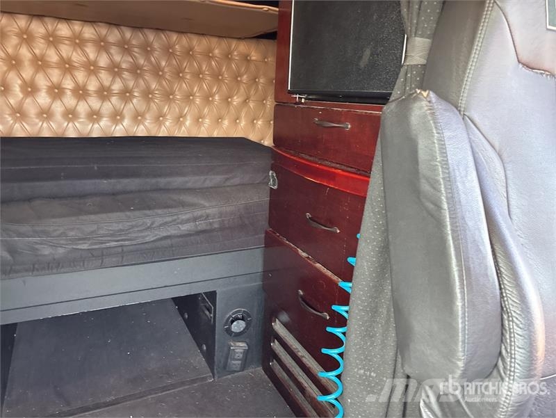 Western Star 5700XE 4x2 Van Truck Camiones con caja de remolque