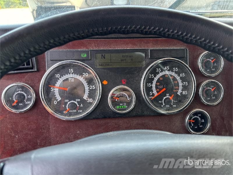 Western Star 5700XE 4x2 Van Truck Camiones con caja de remolque