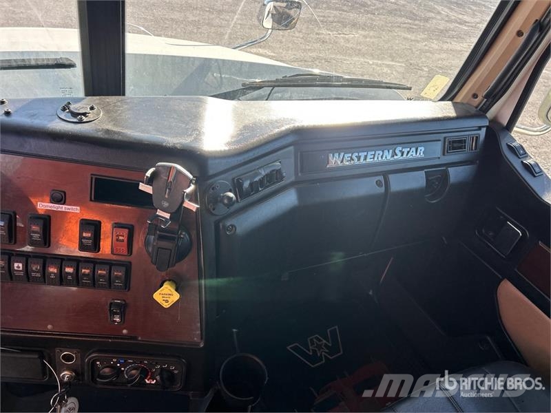Western Star 5700XE 4x2 Van Truck Каросерии