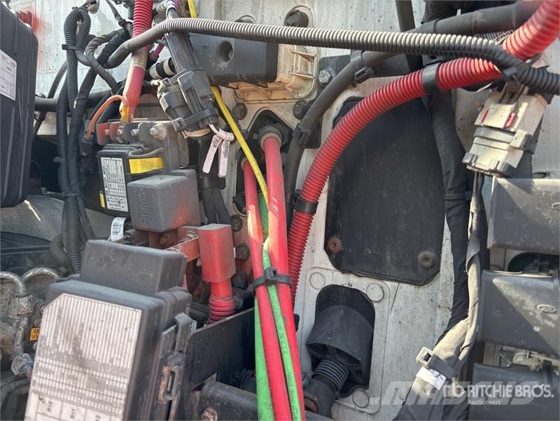 Western Star 5700XE 4x2 Van Truck Camiones con caja de remolque