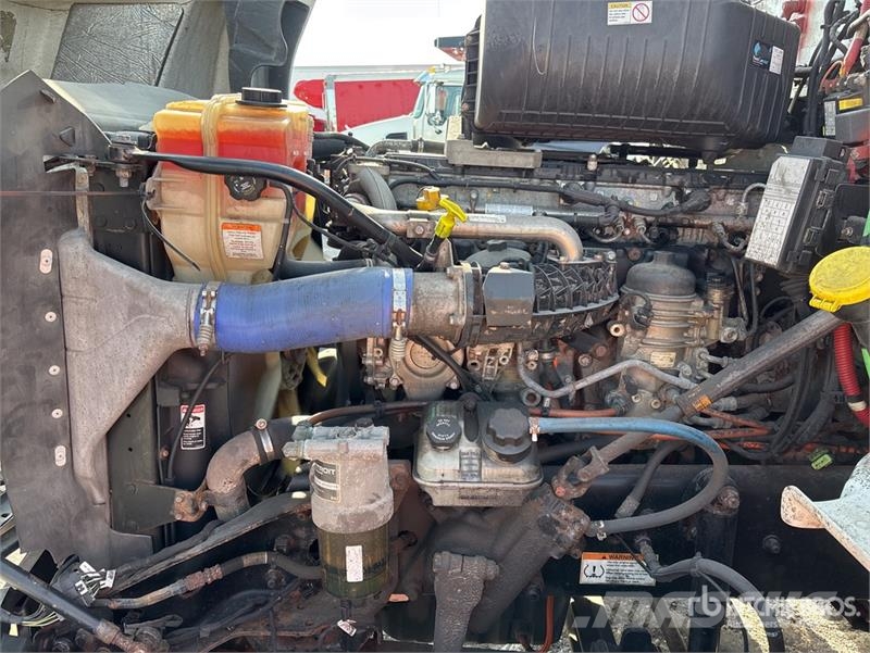 Western Star 5700XE 4x2 Van Truck Camiones con caja de remolque