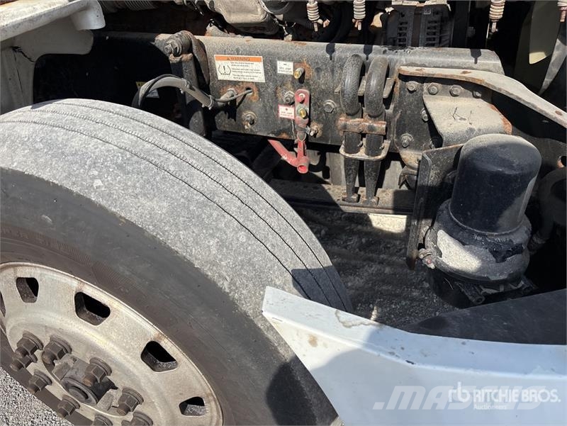Western Star 5700XE 4x2 Van Truck Camiones con caja de remolque