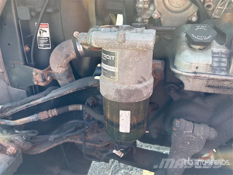Western Star 5700XE 4x2 Van Truck Camiones con caja de remolque