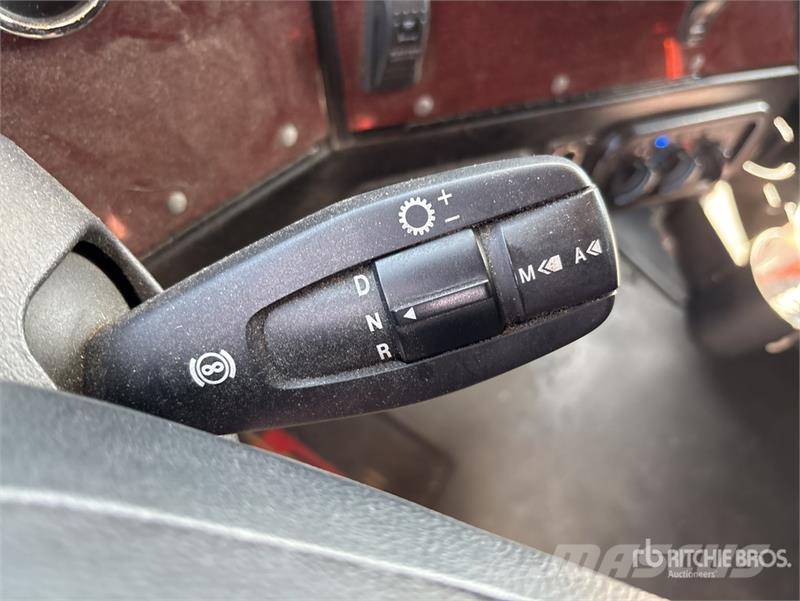 Western Star 5700XE 4x2 Van Truck Camiones con caja de remolque