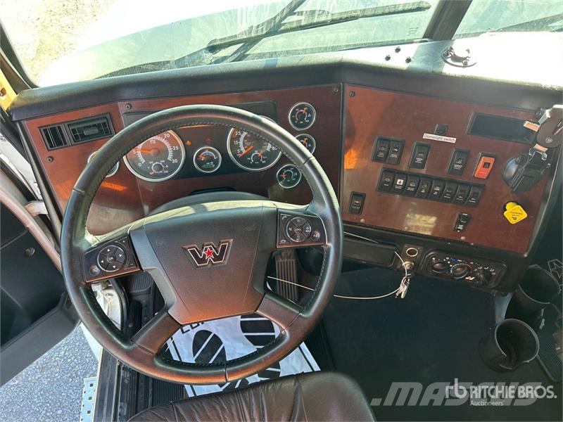 Western Star 5700XE 4x2 Van Truck Каросерии