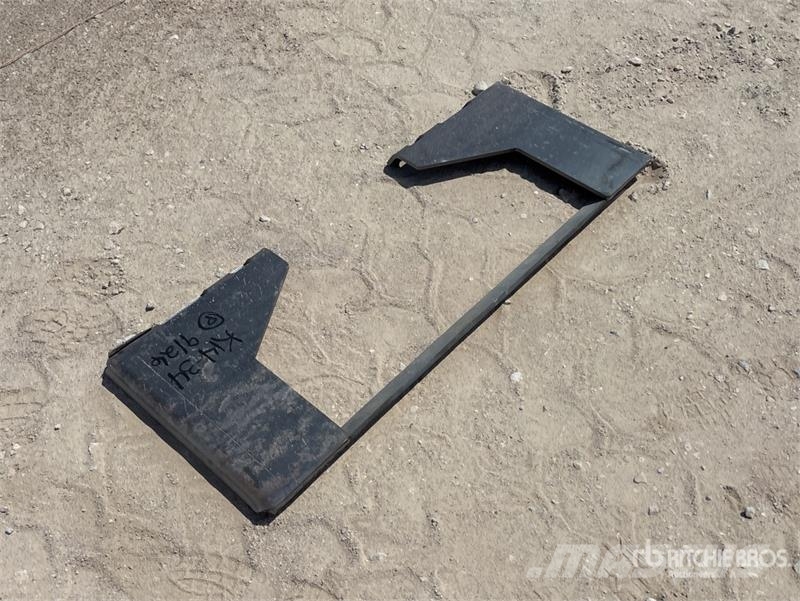 Wolverine QMP1-16-10T Skid Steer Attachment Mounti Other components