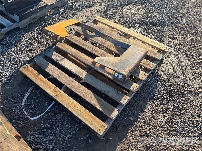 Wolverine QMP1-16-10T Skid Steer Attachment Mounti Other components