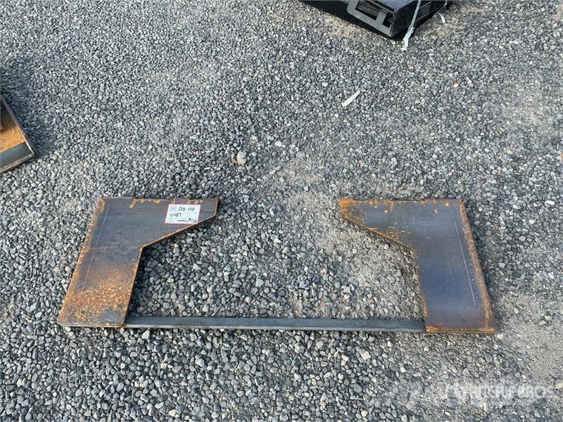 Wolverine QMP1-16-10T Skid Steer Attachment Mounti Other components