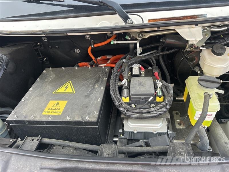 Workhorse W750 Electric 4x2 Step Van Dobozos