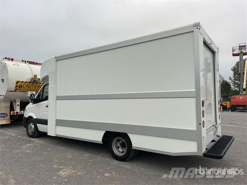 Workhorse W750 Electric 4x2 Step Van Dobozos