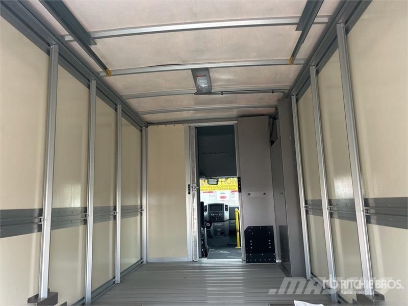 Workhorse W750 Electric 4x2 Step Van Dobozos