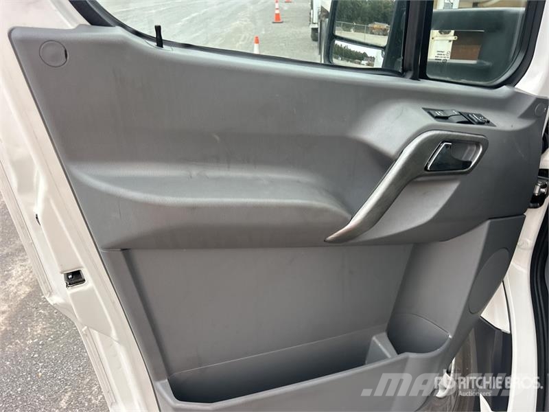 Workhorse W750 Electric 4x2 Step Van Dobozos