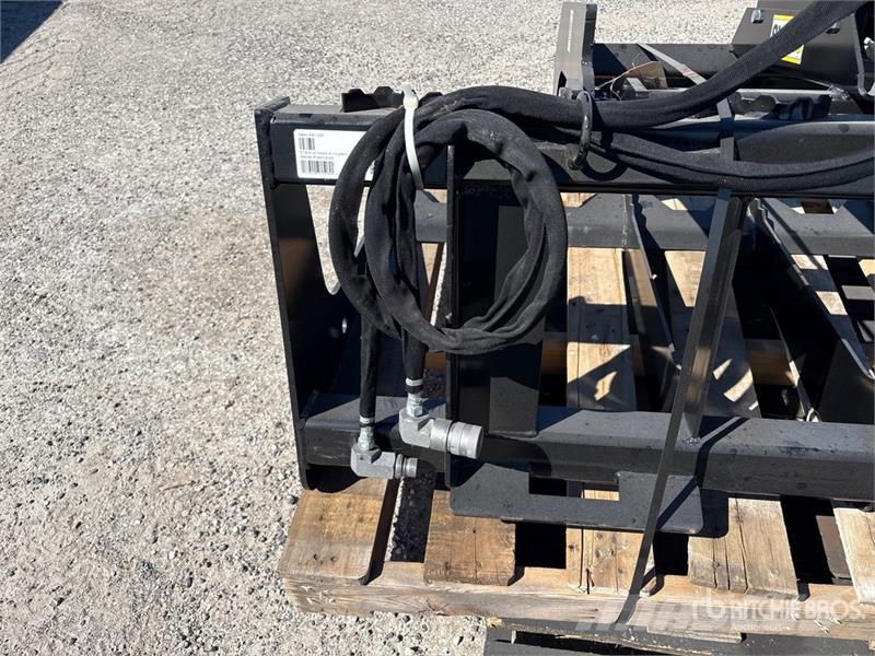 Worksaver ETG-5 60 in 60" grapple bucket Skid Steer Grapple Grabulje