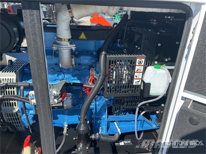 World Class 25 kW Skid-Mounted Generator Set Dizelski agregati