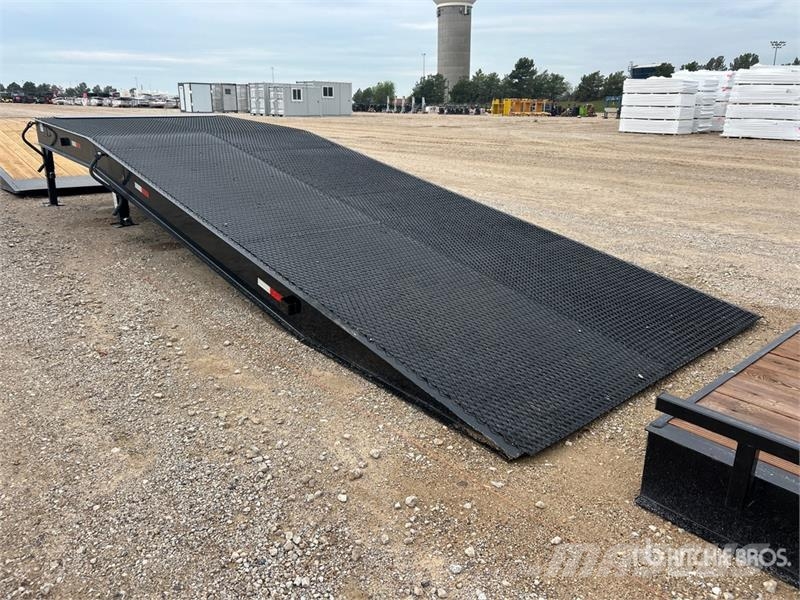 X-STAR 25 ft x 101 in Loading Ramp معدات البناء - غير ذلك