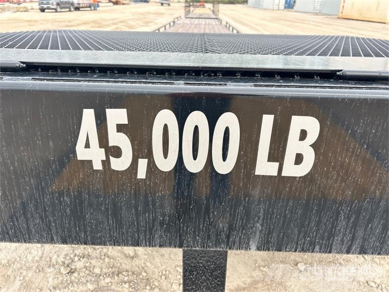 X-STAR 25 ft x 101 in Loading Ramp معدات البناء - غير ذلك
