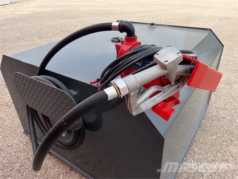 X-STAR 250GL 250 gal Skid Mounted Steel Fuel Tank 燃料タンクと添加剤用タンク