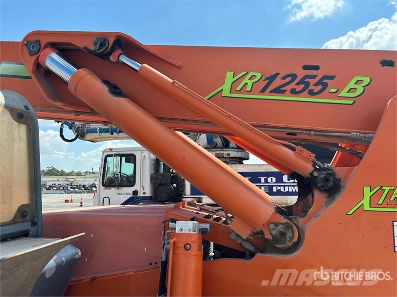 Xtreme XR1255 Telehandler テレスコーピックハンドラー